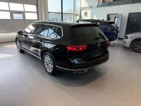 Gebraucht VW Passat Elegance 200 PS (147 kW) 2022 Deep black perleffekt Kombi