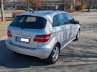 Gebraucht Mercedes B200 136 PS (100 kW) 2010 Silber Van / Kleinbus