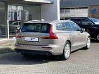 Gebraucht Volvo V60 197 PS (144 kW) 2020 Pebble grey Kombi