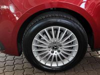 Gebraucht Mercedes E250 Style 140 PS (102 kW) 2025 Hyazinthrot metallic Kombi