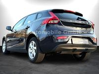 Gebraucht Volvo V40 You! 122 PS (89 kW) 2015 Blau Limousine