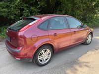 Gebraucht Ford Focus Ghia 101 PS (74 kW) 2004 Rot Limousine