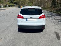 Gebraucht Ford Focus 120 PS (88 kW) 2018 Weiß Kombi