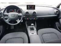 Gebraucht Audi A3 Attraction 125 PS (91 kW) 2016 Grau Limousine