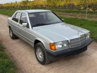 Gebraucht Mercedes 190 122 PS (89 kW) 1983 Silber Limousine