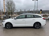 Gebraucht Hyundai i30 Trend 160 PS (117 kW) 2023 Weiß Kombi