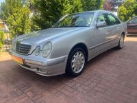 Gebraucht Mercedes E240 Elegance 170 PS (125 kW) 1999 Silber (metallic) Limousine
