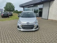 Gebraucht Hyundai i10 Classic 67 PS (49 kW) 2018 Sleek silver / met Kleinwagen