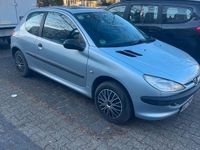 Gebraucht Peugeot 206 75 PS (55 kW) 2001 Silber Kleinwagen