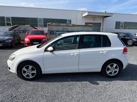 Gebraucht VW Golf VI 105 PS (77 kW) 2011 Weiß Kleinwagen