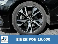 Gebraucht Volvo V60 163 PS (119 kW) 2023 Schwarz Kombi