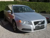 Usata Volvo V70 145 CV (106 kW) 2009 Argento Station wagon