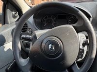 Gebraucht Renault Clio II 75 PS (55 kW) 2006 Rot Kleinwagen