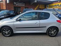Gebraucht Peugeot 206 60 PS (44 kW) 2009 Aluminiumgrau/metallic Kleinwagen
