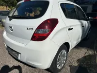 Gebraucht Hyundai i20 77 PS (56 kW) 2011 Weiß Kleinwagen