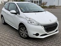 Gebraucht Peugeot 208 Active 68 PS (50 kW) 2014 Lack weiss banquise Kleinwagen