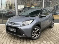 Neu Toyota Aygo X Design 72 PS (52 kW) 2026 Celestite grey metallic/ dach SUV