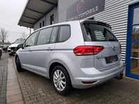 Gebraucht VW Touran 110 PS (80 kW) 2018 Silber Van / Kleinbus