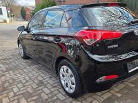 Gebraucht Hyundai i20 75 PS (55 kW) 2016 Schwarz Kleinwagen