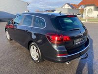 Gebraucht Opel Astra Sport 140 PS (102 kW) 2013 Andere Limousine