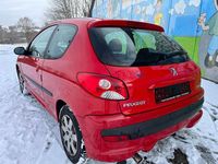 Gebraucht Peugeot 206 Basis 73 PS (53 kW) 2011 Farbe rot aden/flach standard Kleinwagen