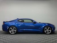 Gebraucht Chevrolet Camaro 453 PS (333 kW) 2018 Vector/electric blue metallic Coupé