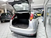 Gebraucht Ford Focus 101 PS (74 kW) 2000 Silbermet. Limousine