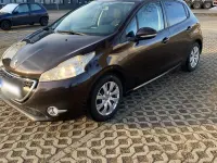 Gebraucht Peugeot 208 Active 95 PS (69 kW) 2012 Braun Kleinwagen