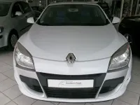 Gebraucht Renault Mégane Coupé Dynamique 106 PS (77 kW) 2011 Weiß Coupé