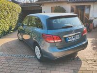 Gebraucht Mercedes B180 122 PS (89 kW) 2015 Blau Van / Kleinbus