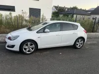 Gebraucht Opel Astra Edition 120 PS (88 kW) 2015 Weiß Limousine