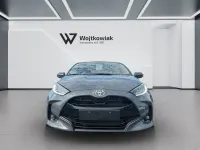 Neu Toyota Yaris Hybrid 116 PS (85 kW) 2026 Grau Limousine