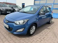 Gebraucht Hyundai i20 90 PS (66 kW) 2015 Blau Kleinwagen