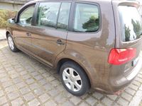Gebraucht VW Touran 105 PS (77 kW) 2011 Braun metallic Van / Kleinbus