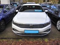 Gebraucht VW Passat Elegance 150 PS (110 kW) 2022 Gletscherweiß Kombi