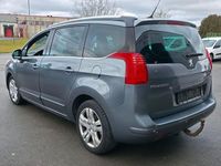 Gebraucht Peugeot 5008 Premium 111 PS (81 kW) 2011 Grau Van / Kleinbus