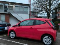 Gebraucht Toyota Aygo 72 PS (52 kW) 2018 Rot Kleinwagen