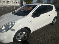 Gebraucht Hyundai i20 Edition 77 PS (56 kW) 2011 Weiß Kleinwagen