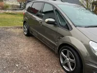 Usata Ford S-MAX 140 CV (102 kW) 2010 Verde Monovolume