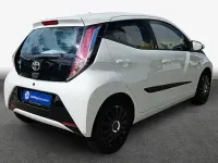 Gebraucht Toyota Aygo Basis 72 PS (52 kW) 2017 Pianosaweiß Kleinwagen