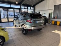 Neu Dacia Duster Extreme 131 PS (96 kW) 2025 Zeder grün metallic SUV