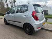 Gebraucht Hyundai i10 83 PS (61 kW) 2012 Silber Kleinwagen