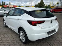 Gebraucht Opel Astra Edition 95 PS (69 kW) 2015 Weiß Limousine