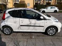 Gebraucht Peugeot 107 68 PS (50 kW) 2010 Weiß Kleinwagen
