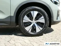 Gebraucht Volvo XC40 Core 163 PS (119 kW) 2023 Gruen SUV