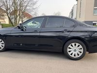 Gebraucht BMW 318 Advantage 150 PS (110 kW) 2017 Schwarz Limousine