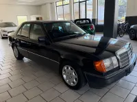 Gebraucht Mercedes E230 132 PS (97 kW) 1992 Schwarz Limousine