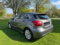 Gebraucht Mercedes A180 Style 122 PS (89 kW) 2015 Grau Limousine