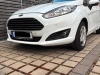 Gebraucht Ford Fiesta 65 PS (47 kW) 2014 Weiß Kleinwagen