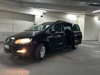 Second-hand VW Sharan 140 CP (102 kW) 2012 Negru Monovolum